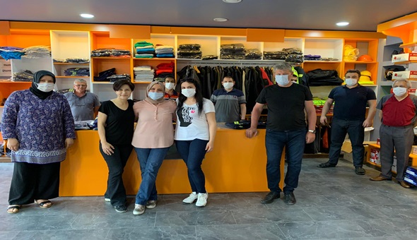 Hem doğum gününü, hem emekliliğini kutladı