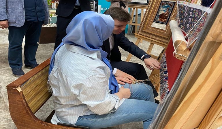 Hereke Halısı’na dadaş ilmeği