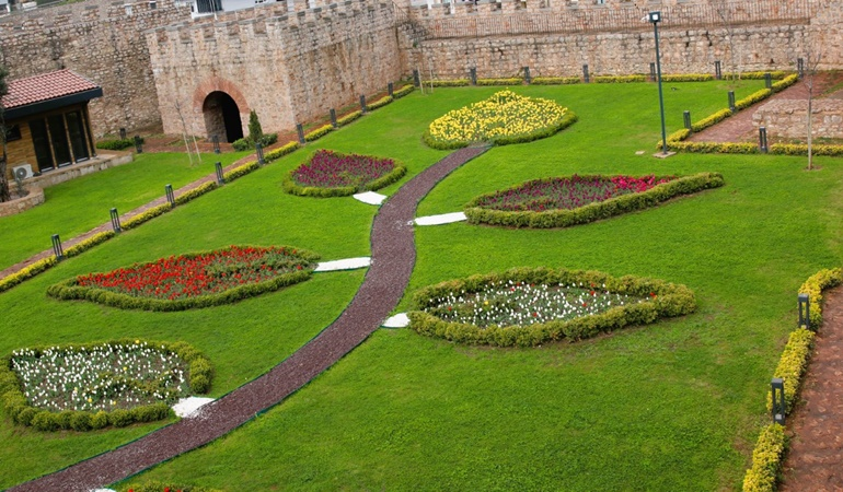 Hereke Kalesi’nde lale şöleni