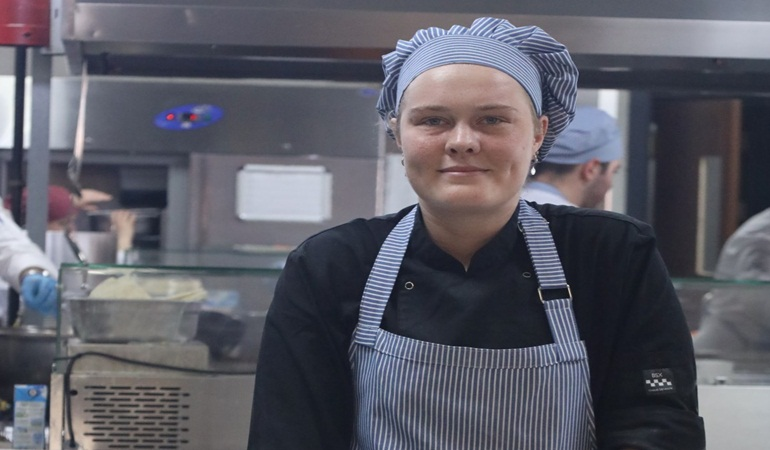 Hollandalı öğrenci Türk mutfağını Antikkapı’da öğreniyor