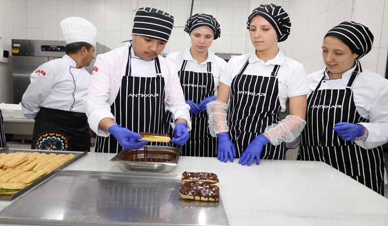 Hollandalı öğrenciler Türk mutfağını İzmit’te öğrendi
