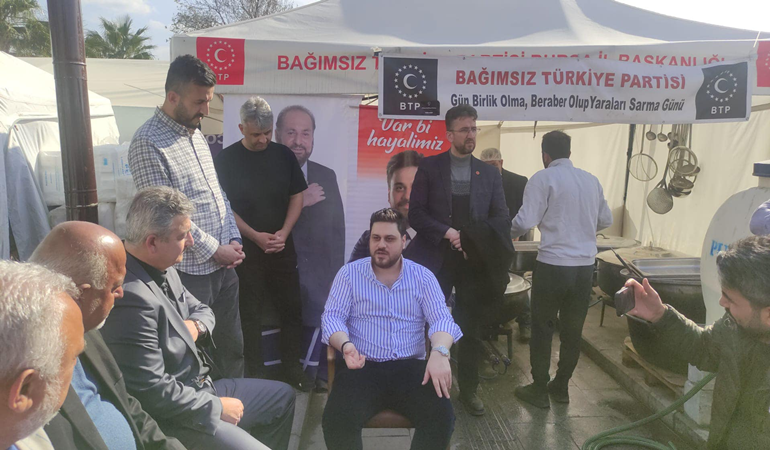 Hükümet sınıfta kaldı, afeti millet kendi yönetti