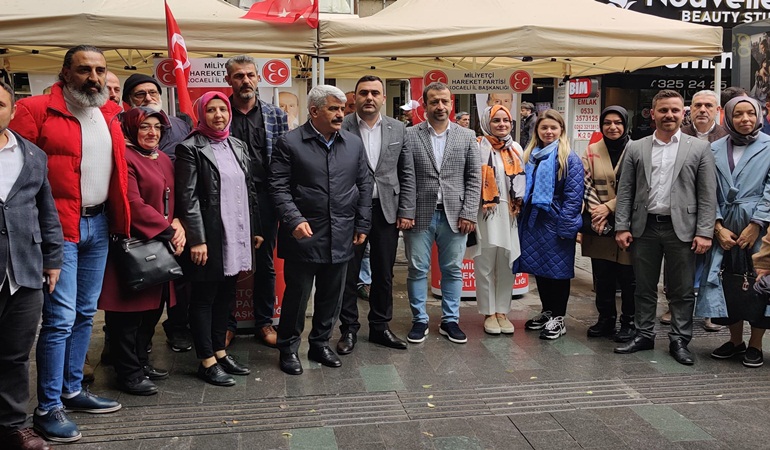 Hülagü’den MHP standına ziyaret