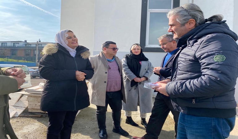 Hürriyet, Cuma namazı sonrası camii cemaatiyle buluştu