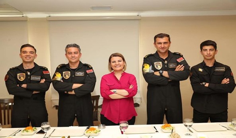 Hürriyet, gösteri öncesi SOLOTÜRK ekibiyle buluştu