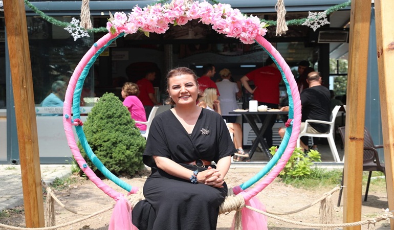 Hürriyet: Gülümse Börek ile Gülümse Kafe’de buluşalım