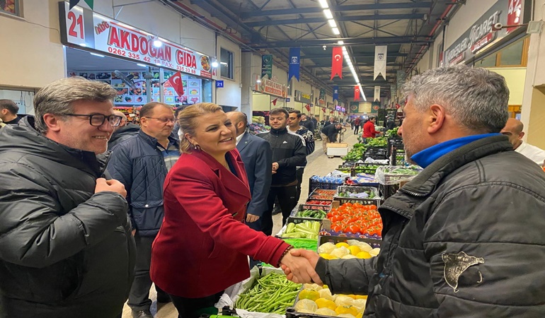 Hürriyet, günün ilk ışıklarıyla Hal esnafını ziyaret etti