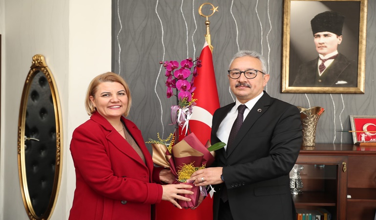 Hürriyet, öğrencilere ücretsiz yemek uygulamasında ısrarlı