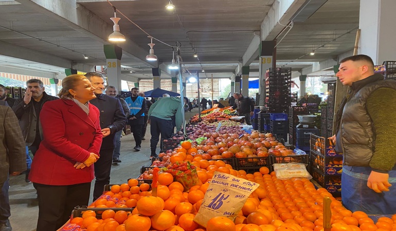 Hürriyet Pazar esnafına hayırlı işler diledi