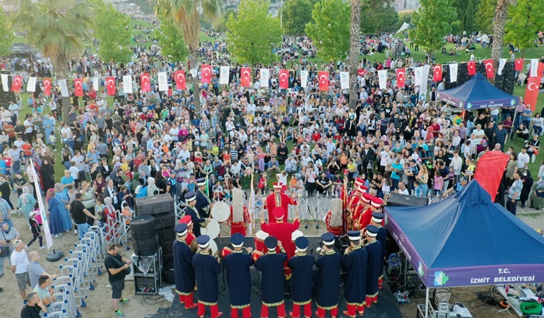 İBB Mehteranı, İzmit’in kurtuluş coşkusuna ortak oldu