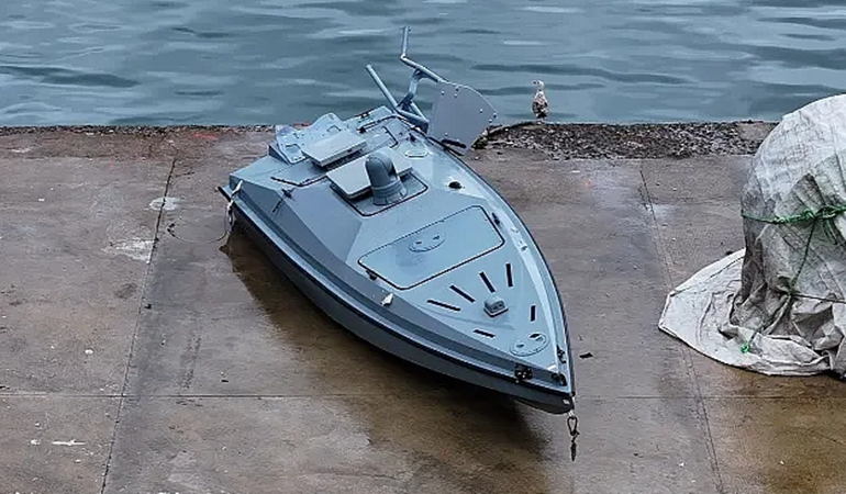 İçi mühimmat dolu insansız deniz aracı karaya vurdu