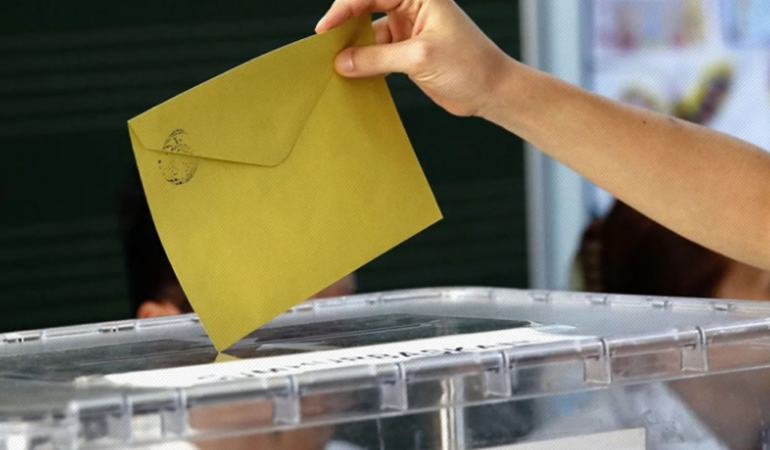 İktidarın eski anketçisi açıkladı