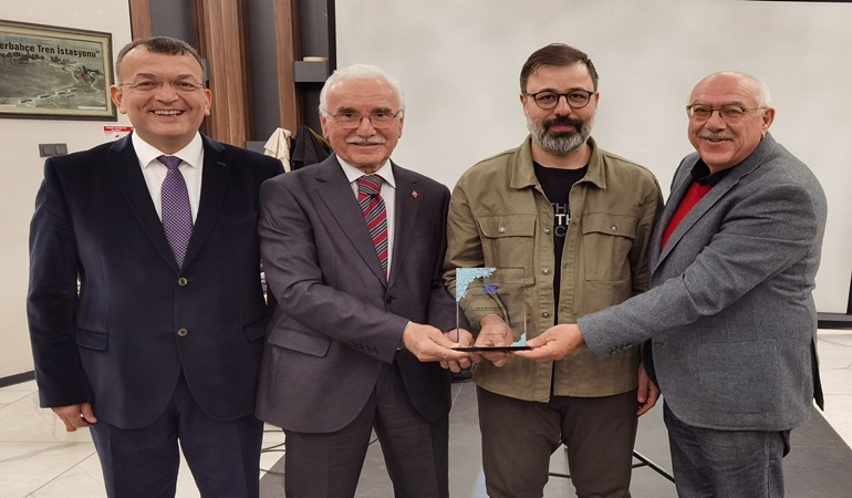 İlimde bilgelik ödülleri dağıtıldı