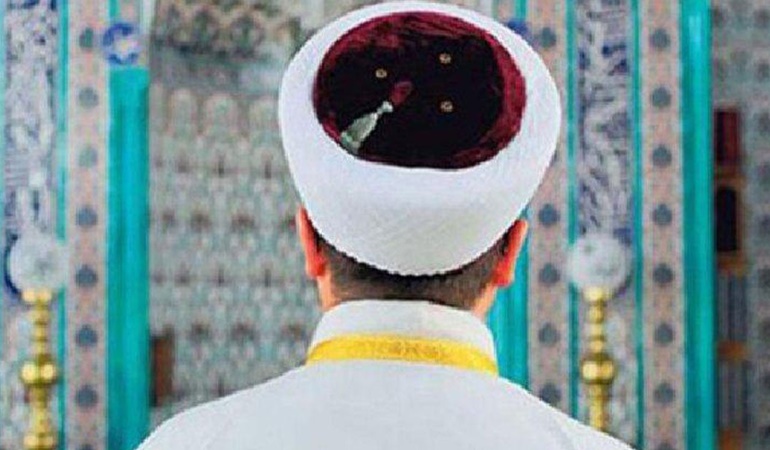 İmamın yaptığına bakın!