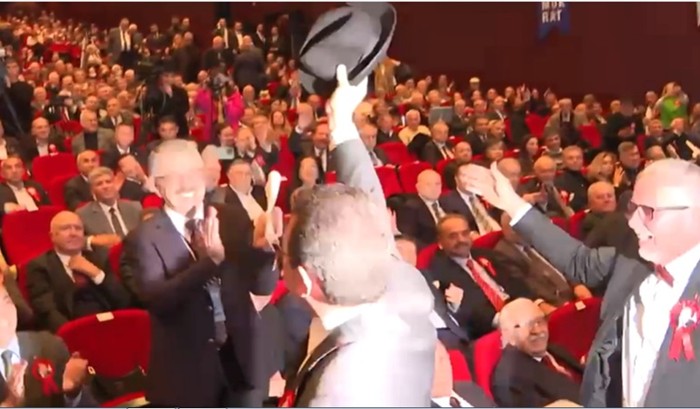 İmamoğlu, Demirelcileri böyle  selamladı