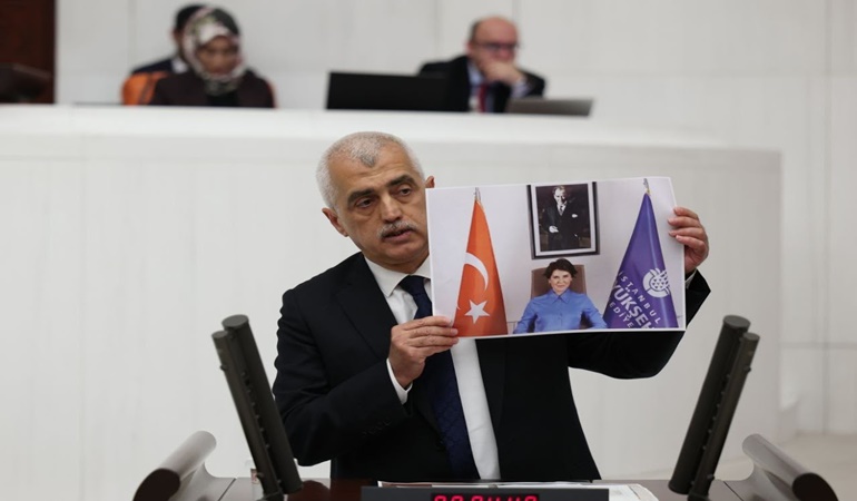İnsanları ekmeğe muhtaç ettiniz!