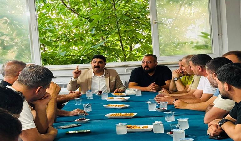 İş insanı Enver Yıldırım’dan Dilovası Gençlik Derneği’ne ziyaret