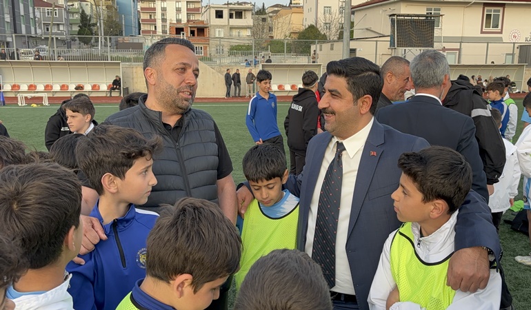 İş insanı Enver Yıldırım’dan Dilovası Spor Kulübü’ne destek