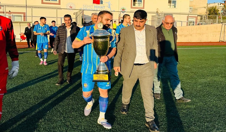 İş insanı Yıldırım, şampiyon Dilovası Spor’u unutmadı