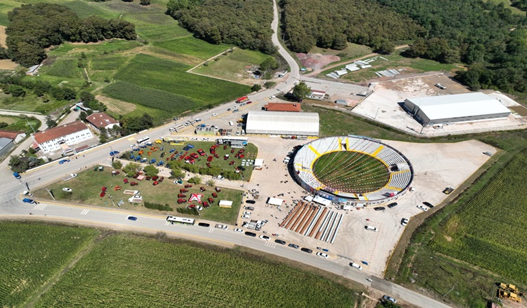 İshakçılar’da coşkulu açılış