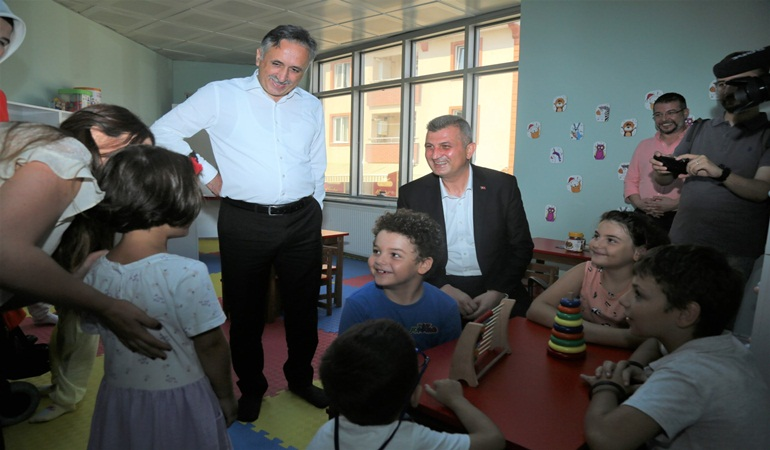 İşitme engelli çocuklar sessiz dünyalarından eğitimle çıkıyor 