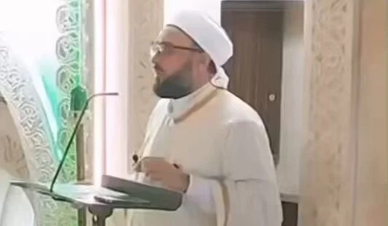 İsraille ticarete tepki gösterdi, görevden alındı