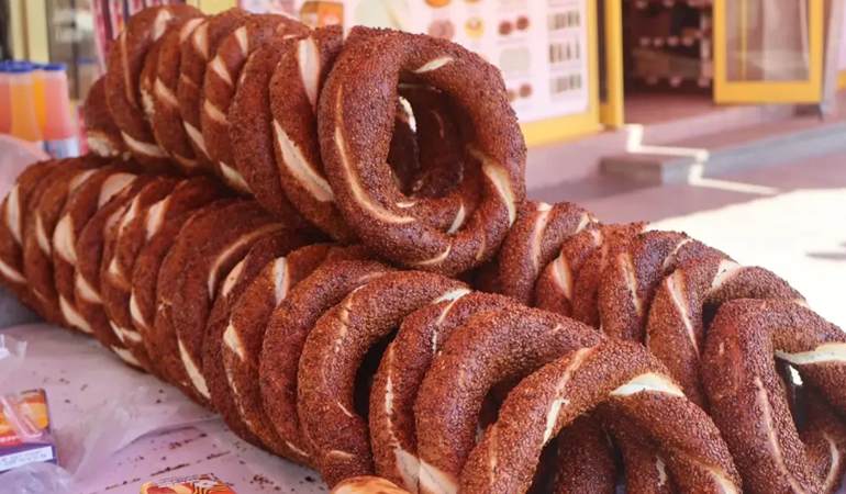 İstanbul'da simit 30 TL oldu