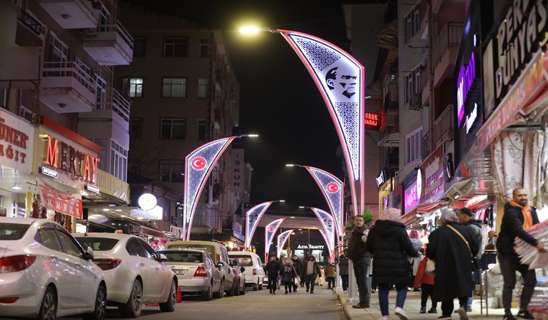 İstiklal Caddesi de artık Atatürk’ün ışığıyla aydınlanıyor!