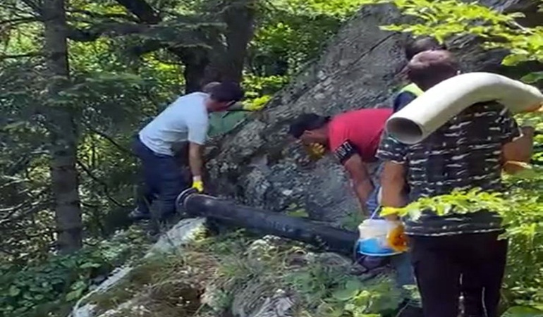 İSU, zorlu arazı şartlarında arızaya müdahale etti