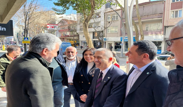 İYİ Parti adayı Şirin İzmit’i karış karış geziyor