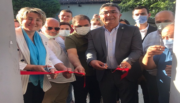 İYİ Parti Akmeşe'de önce esnafı gezdi sonra mahalle temsilciliği açtı