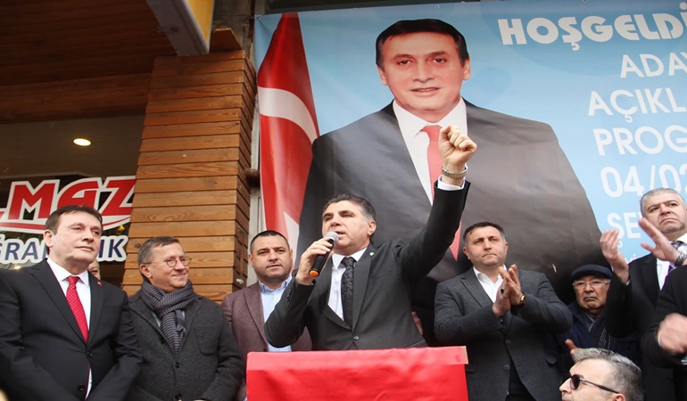 İYİ Parti Büyükşehir adayı Yıldıztekin sahanın tozunu attırdı