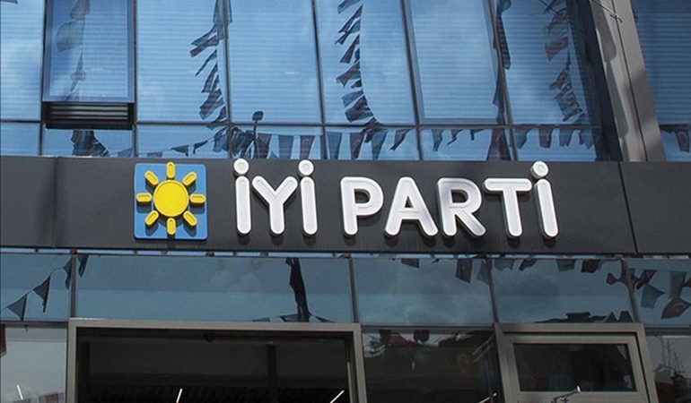 İYİ Parti’den istifa eden edene