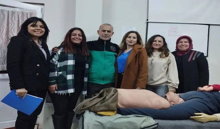 İYİ Parti İlçe Teşkilatı, GESOTİM’den deprem eğitimi aldı.