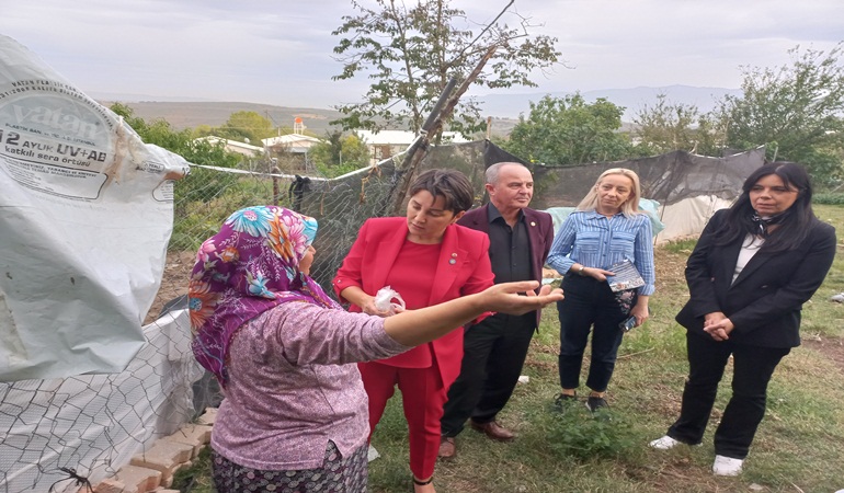 İYİ Parti İzmit ev ev vatandaşla buluşuyor