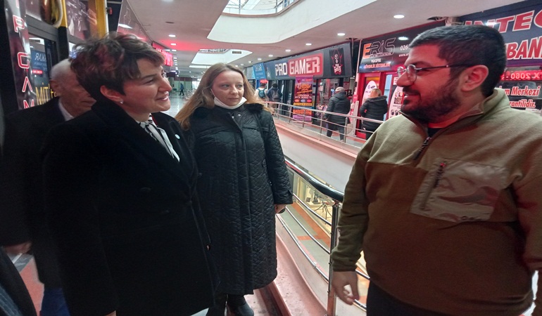 İYİ Parti İzmit İlçe Teşkilatı esnafları dinlemeye devam ediyor