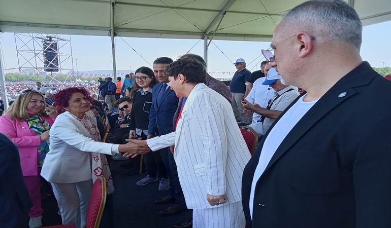 İYİ Parti İzmit İlçe Teşkilatı EYT mitingine katıldı