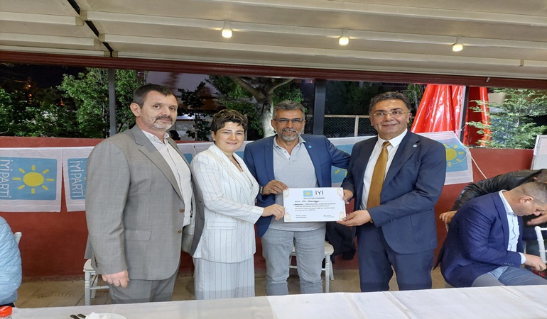 İYİ Parti İzmit Mahalle Başkanları ile bir araya geldi