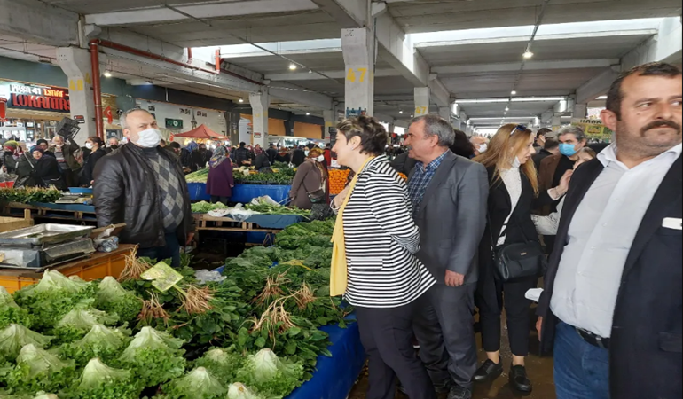 İYİ Parti İzmit sürekli sahada 