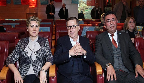 İYİ Parti İzmit'te Pelin Coştur Filiz seçilmiş başkan