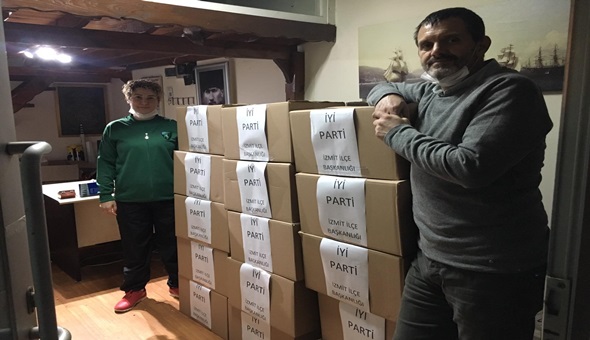 İYİ Parti İzmit'te yardım için sokaklarda