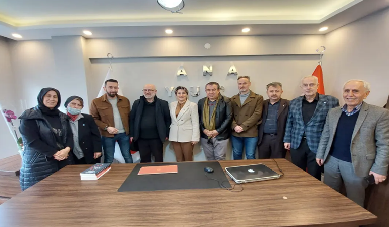 İYİ Parti İzmit’ten yayıncılar ve kitapçılara ziyaret