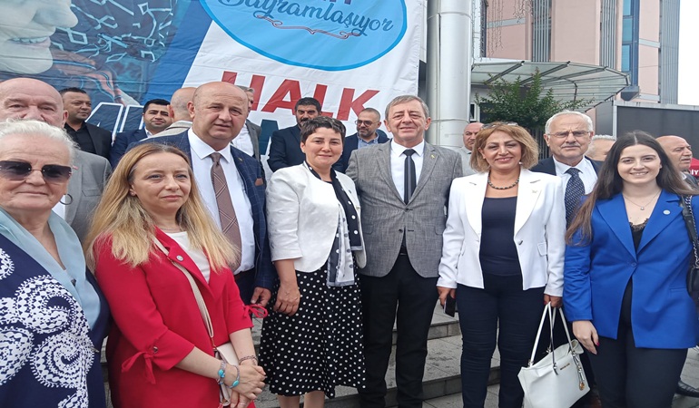 İYİ Parti İzmit teşkilatı herkesle bayramlaştı