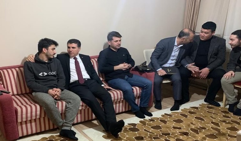 İYİ Parti Kocaeli Büyükşehir adayı Yıldıztekin gençleri evlerinde ziyaret etti
