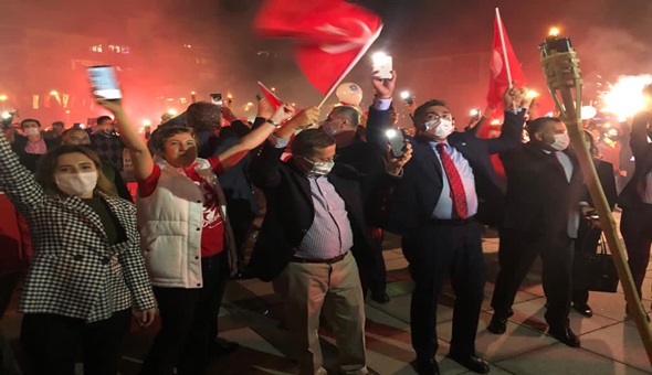 İYİ Parti Kocaeli'den meşaleli Cumhuriyet yürüyüşü