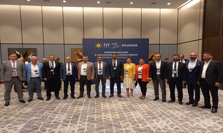 İYİ Parti Kocaeli tam kadro Akşener’le toplantıya gitti