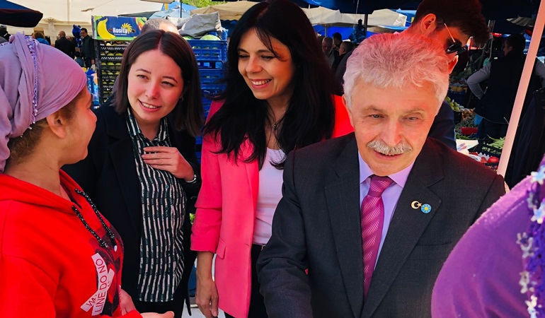 İYİ Parti’liler Yahyakaptan’da esnaf ve vatandaşları dinledi