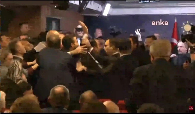 İYİ Parti'nin aday tanıtım toplantısında arbede çıktı