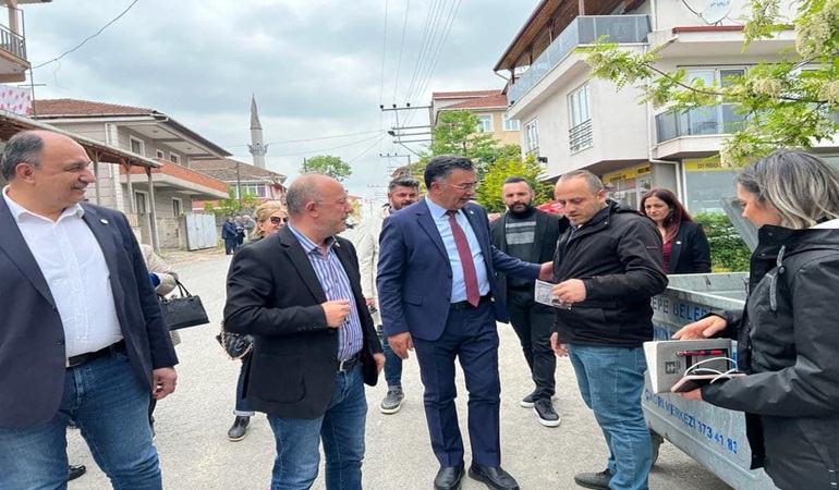 İYİ Partili aday Yıldız, Kartepe'de vatandaşlarla buluştu 