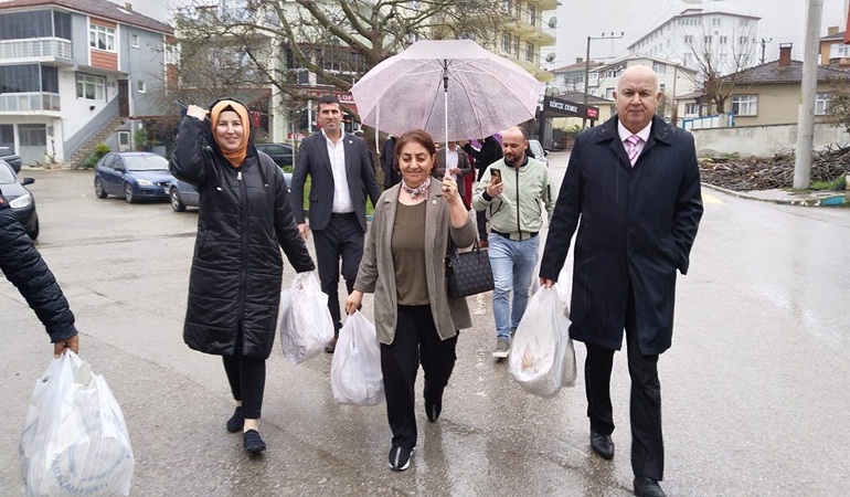 İYİ Partili Yüksel Ercan’ı sağanak yağışta durduramadı